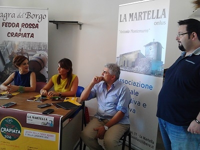 L&#039;assessore Prete alla presentazione della sagra del Borgo a La Martella