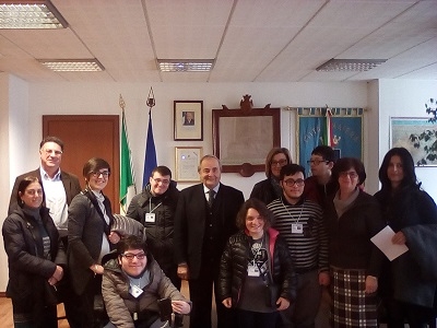 Gli studenti dell&#039;Istituto &quot;Isabella Morra&quot; in visita al Comune